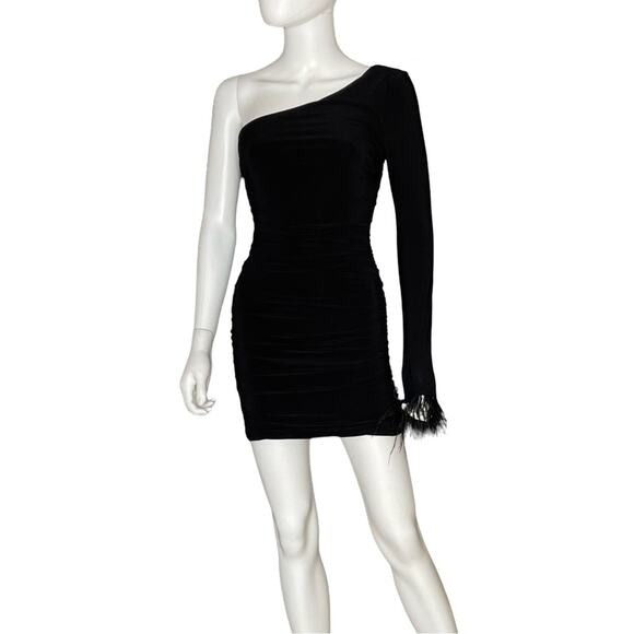 City Studios Juniors' Asymmetric One-Sleeve Feather-Trim Ruched Bodycon Dress XS - Picture 2 of 9